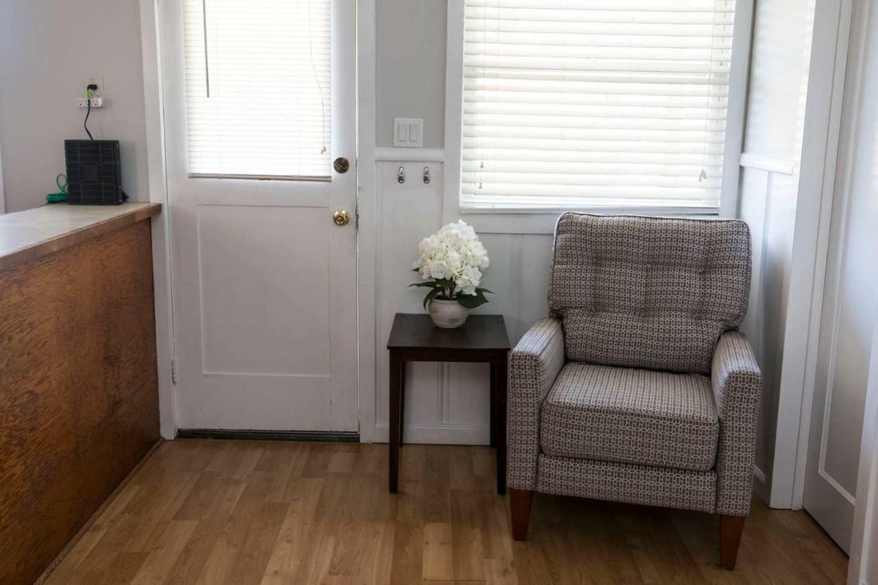 West End Neighborhood Cottage Санта Роза Екстериор снимка