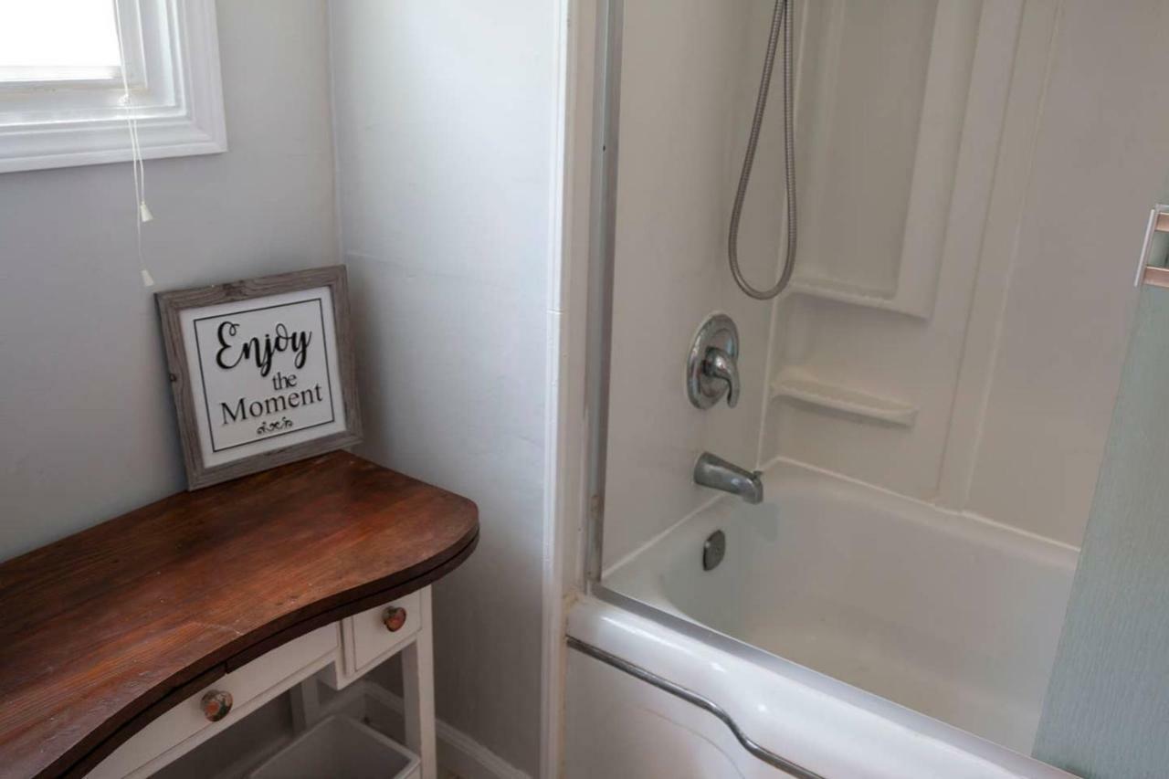 West End Neighborhood Cottage Санта Роза Екстериор снимка